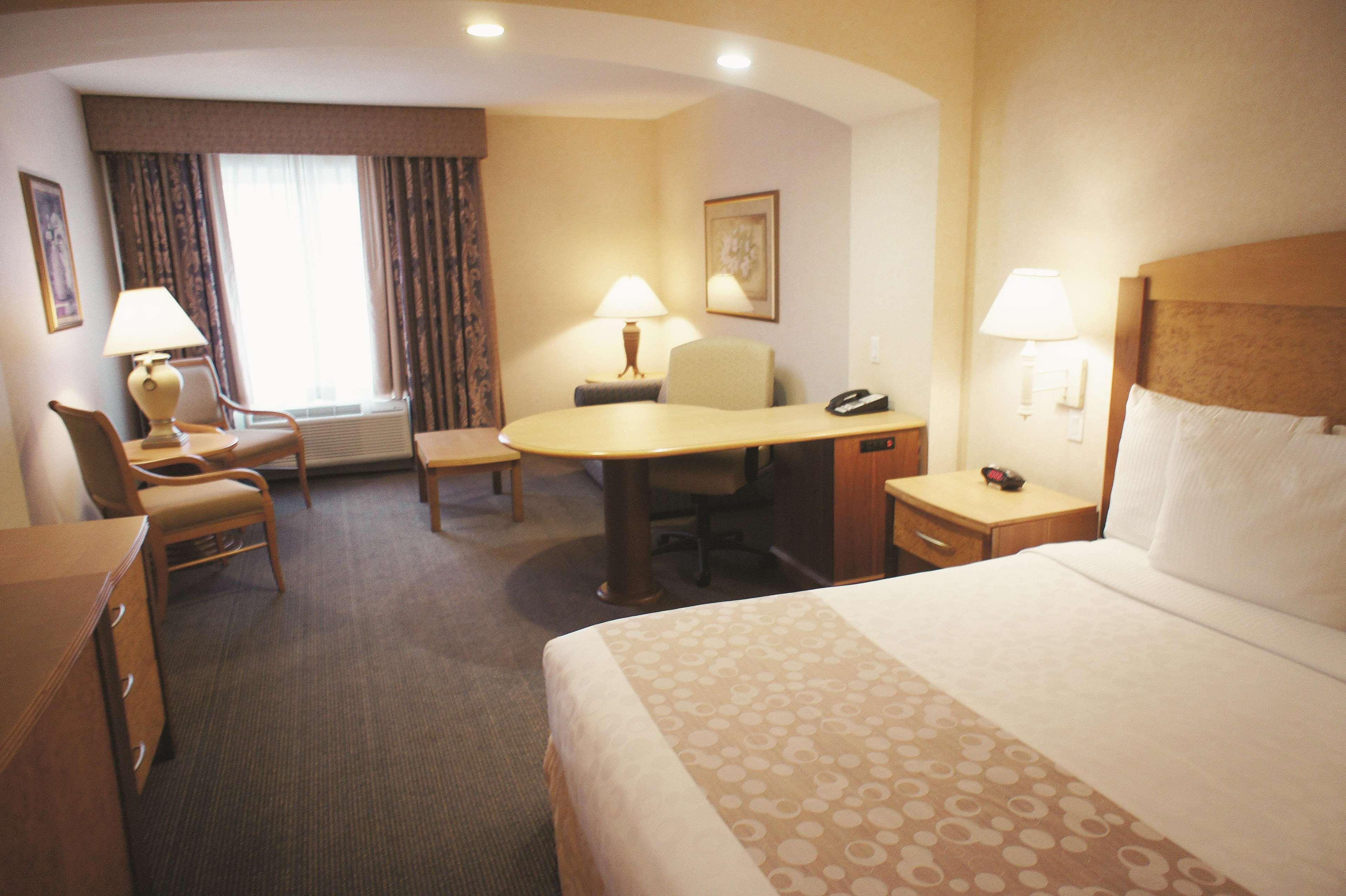 La Quinta By Wyndham Islip - Macarthur Airport Bohemia Exterior photo
