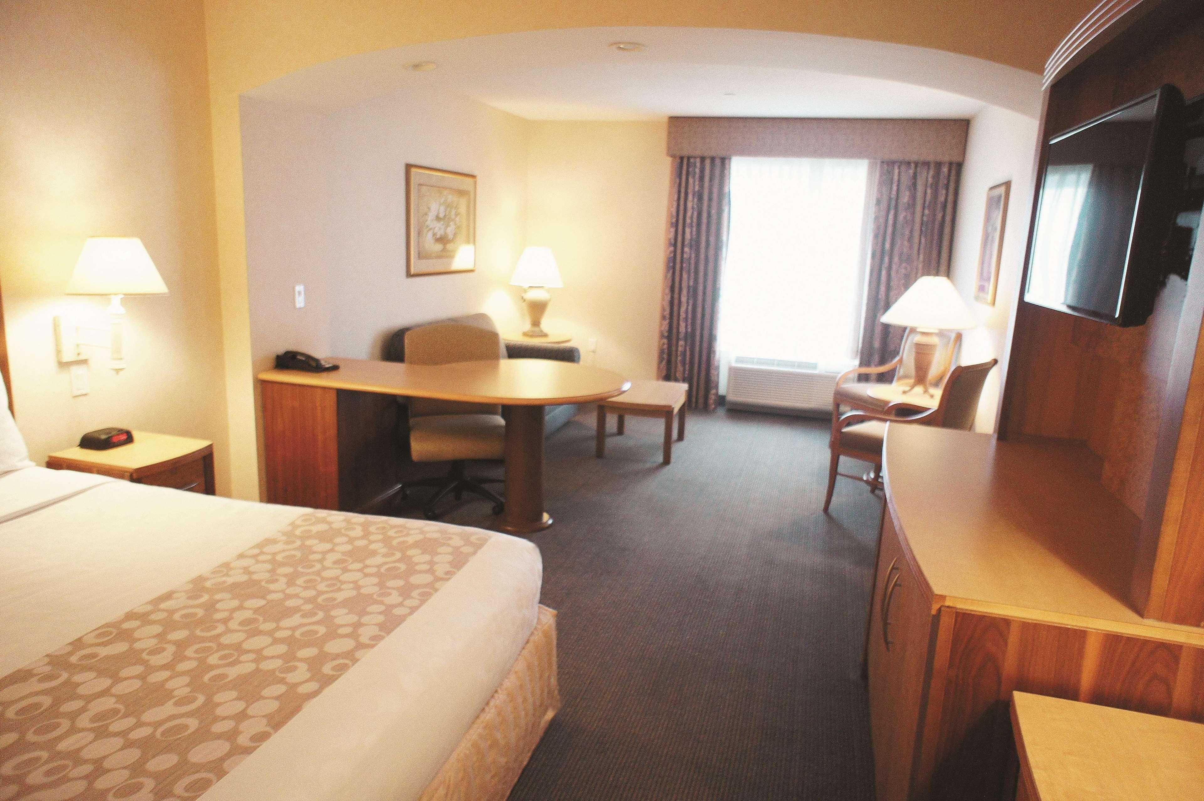 La Quinta By Wyndham Islip - Macarthur Airport Bohemia Exterior photo