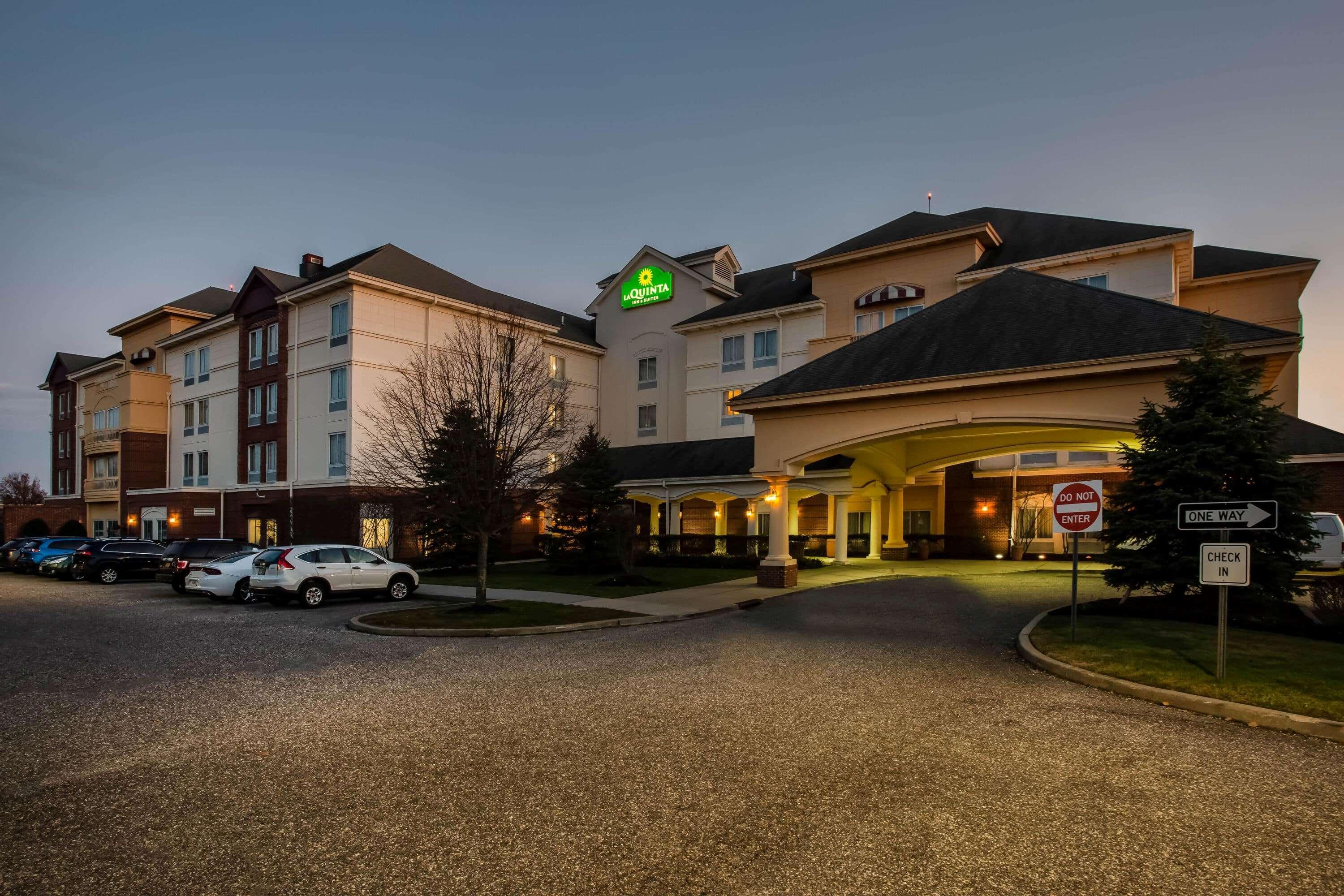 La Quinta By Wyndham Islip - Macarthur Airport Bohemia Exterior photo